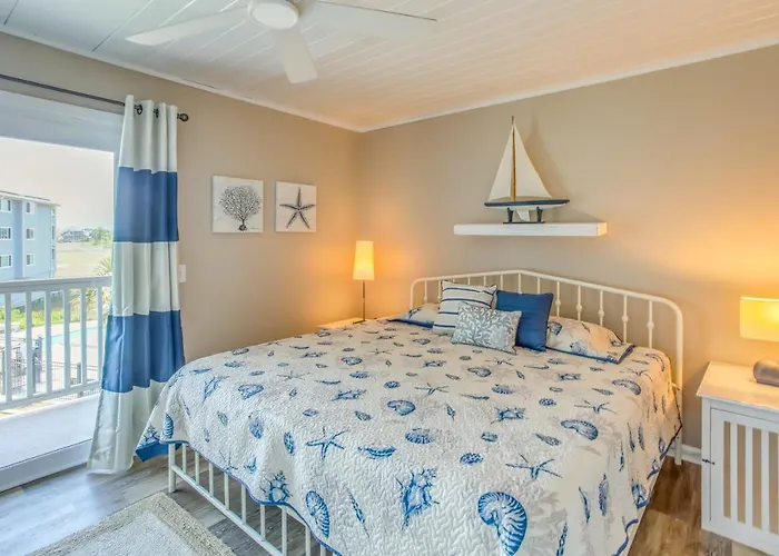 Carolina Beach Condo With Community Pool